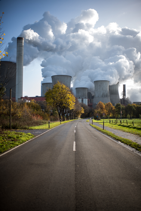 Illustration for article titled Over 40 Percent of Worldwide Coal Plants Are Operating at a Loss, Study Says